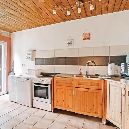 2 Bedroom Awesome In شقة Codognan