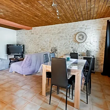 2 Bedroom Lovely In Apartament Codognan