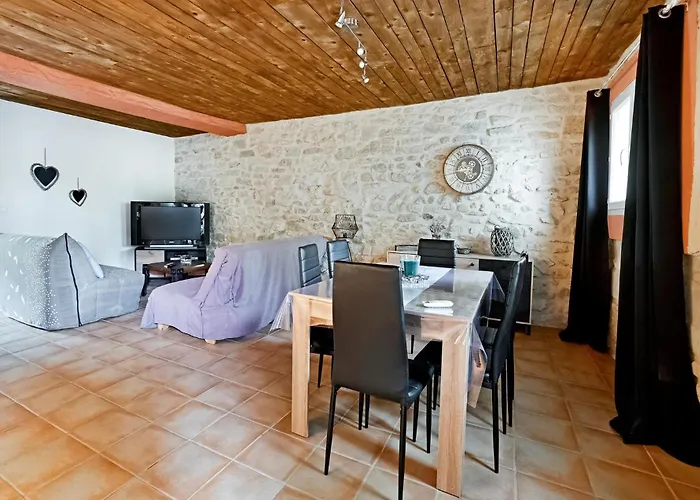 2 Bedroom Lovely In 아파트 Codognan